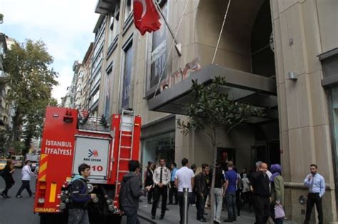 İstanbul'da Büyük Alışveriş Merkezi Yangını